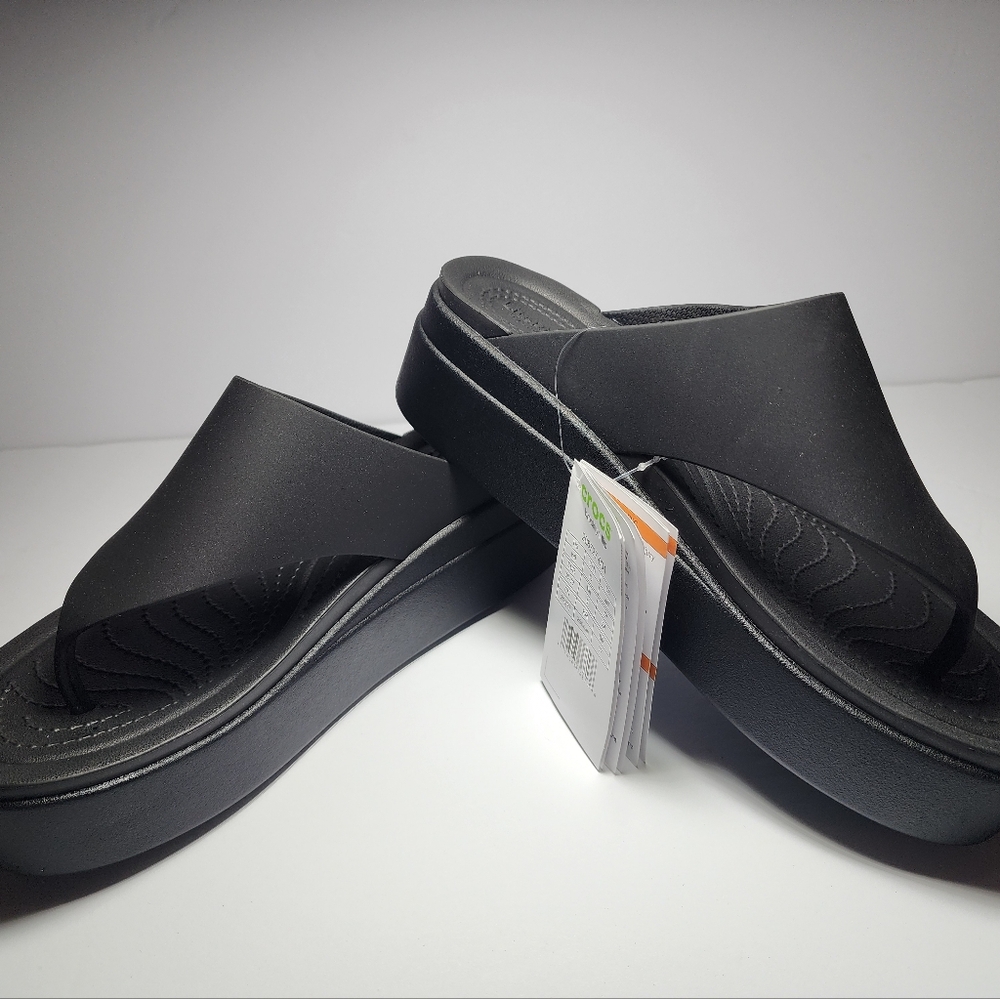 Crocs Women's Brooklyn Flip Flops SIZE 8